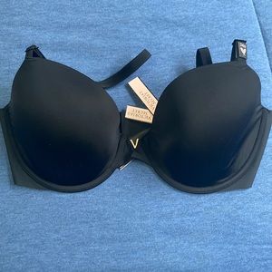 Black, Victoria’s Secret bra